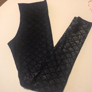 🍁2/$25 Black Mermaid Leggings Gold Stitches
